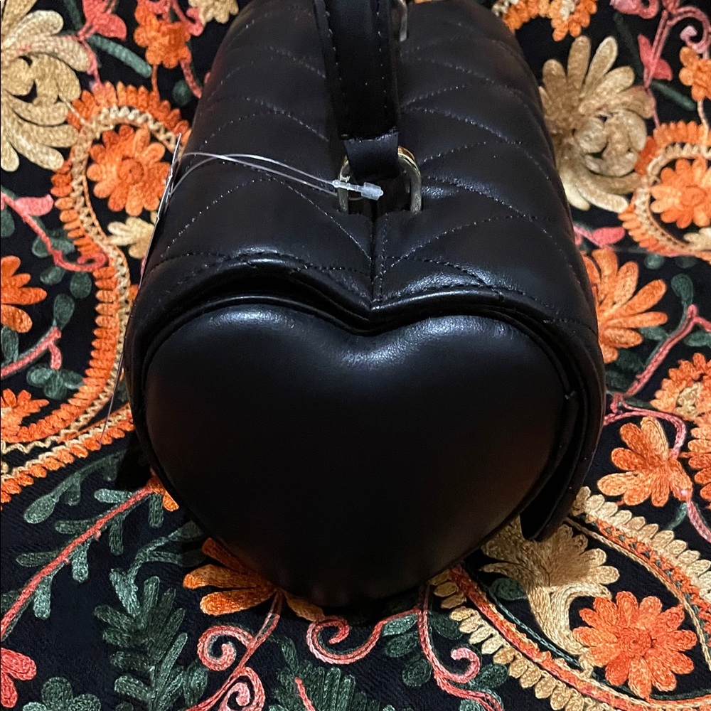 Kate Spade Black Quilted Heart barrel Cross body  Bag - Picture 4 of 7